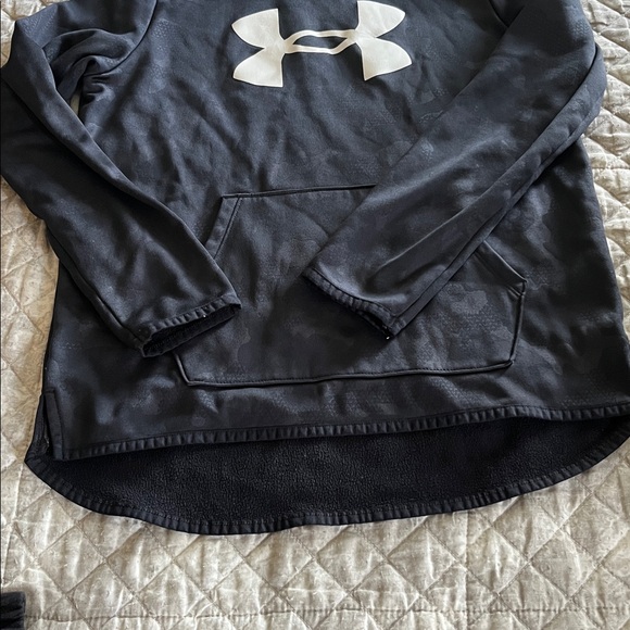 🪻💐3/$10💐🪻 Under Armour Charcoal Hoodie with White Emblem - Picture 2 of 4